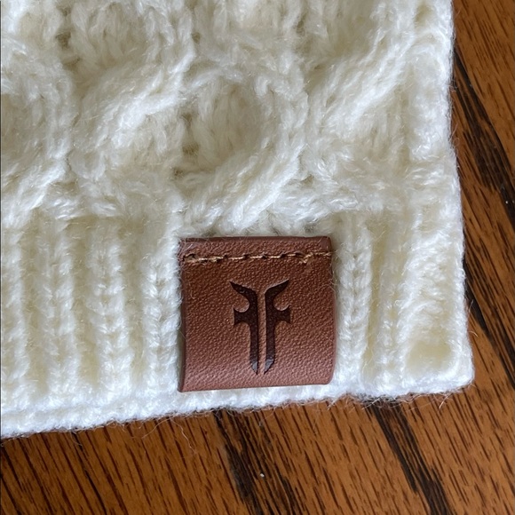 Frye Knit Beanie Hat NWT - Picture 6 of 7